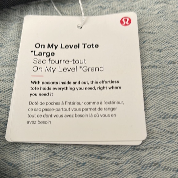 COPY - Lululemon a good travel bag - Picture 2 of 3